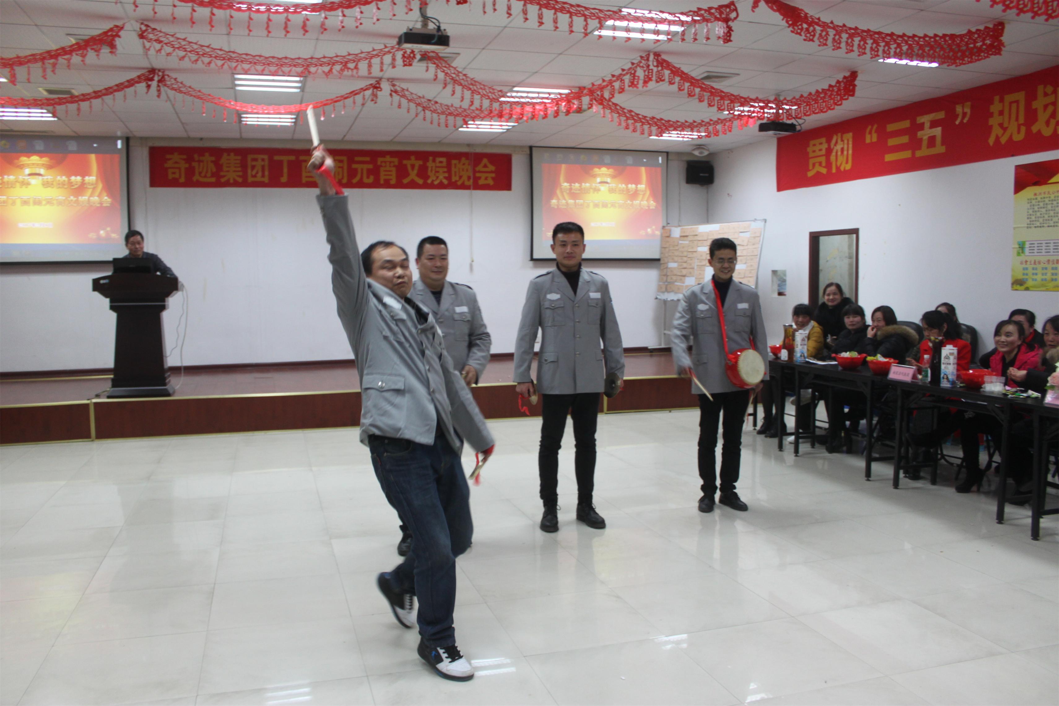 株洲市奇跡報廢汽車回收拆解有限責(zé)任公司,株洲報廢汽車回收,株洲農(nóng)機報廢回收,廢舊金屬回收